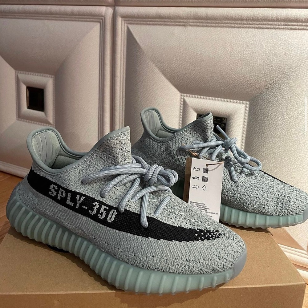 Yeezy 2022 Boost 350 V2